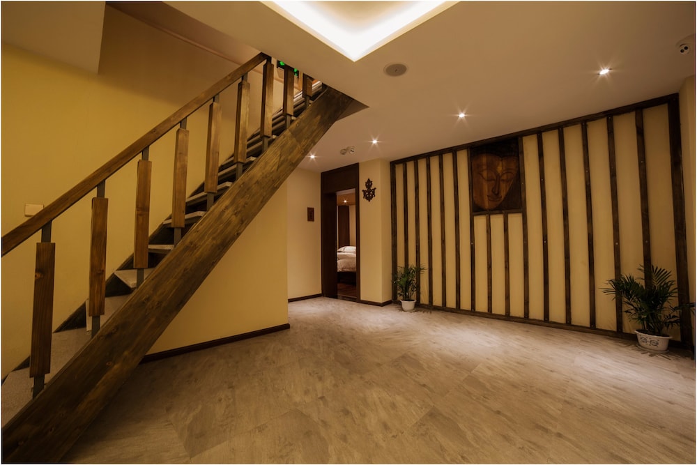 Blossom Dynasty Inn