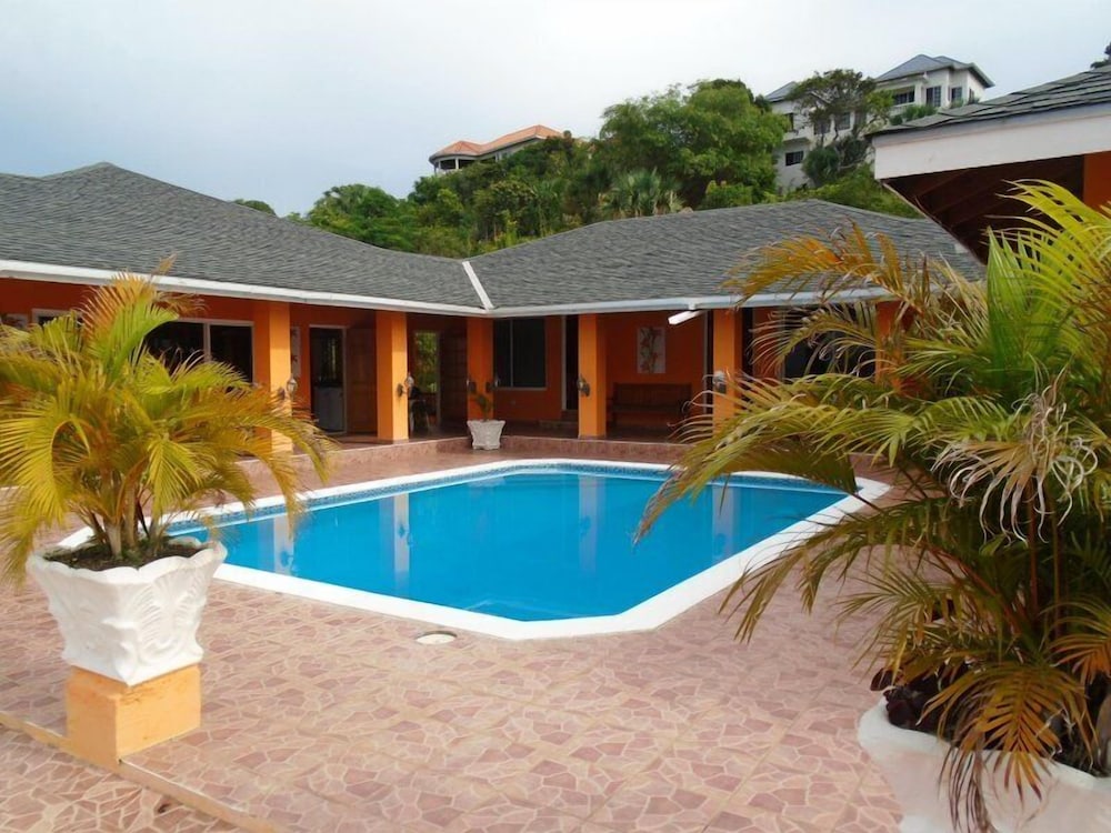 PALM TREE VILLAS view 4