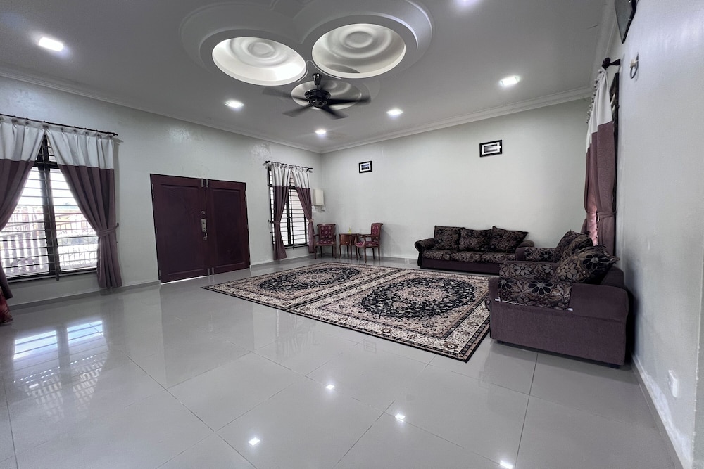 Nurbayu Villa (3 and 4 bedroom Villa) Kemaman
