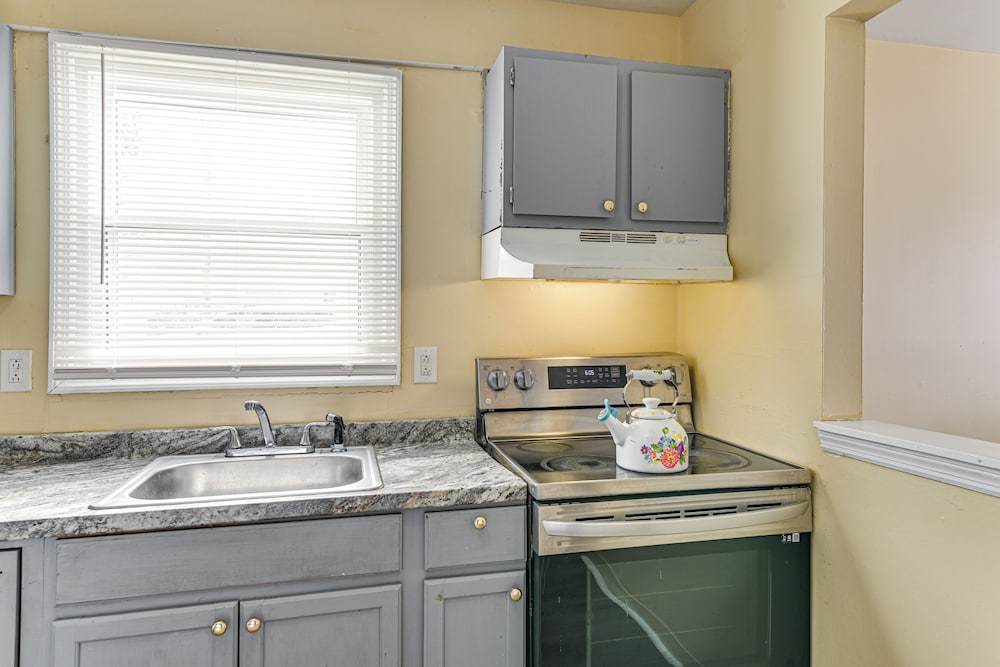 Near Hospitals: Home w/ Yard in Albany!