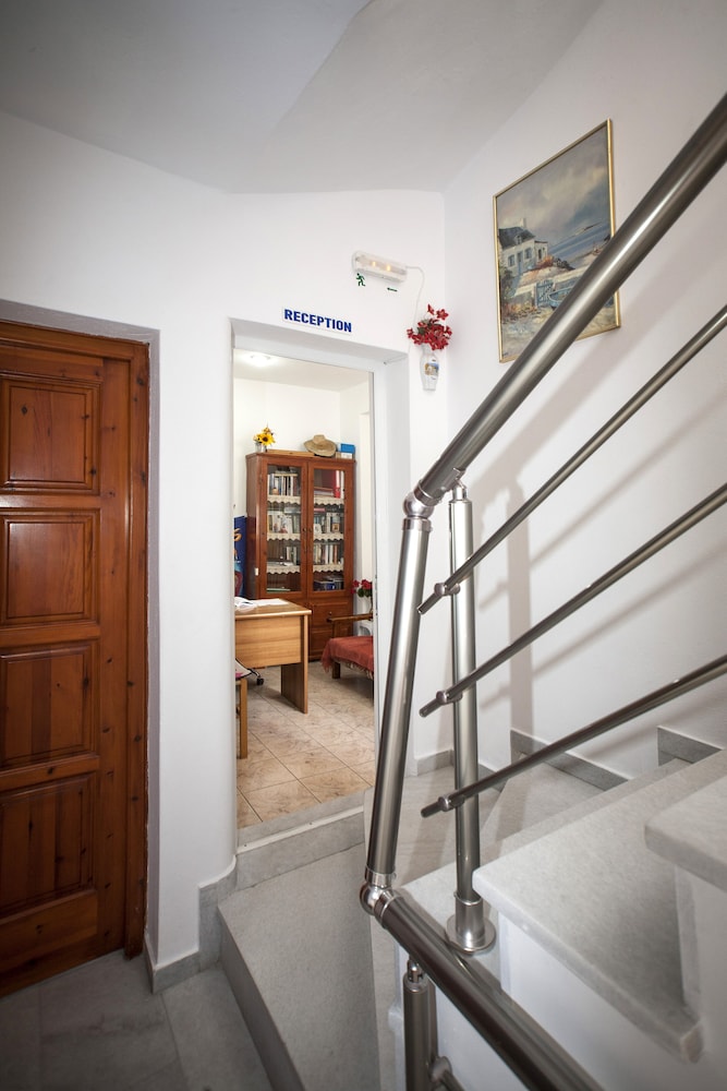 Kapetanos Rooms