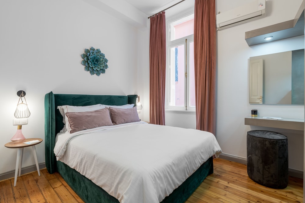 2 Mazi Suites