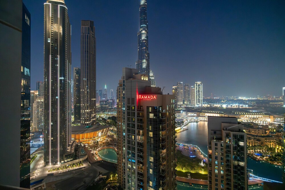 Luxury 2BR Downtown Apt With Burj Khalifa View