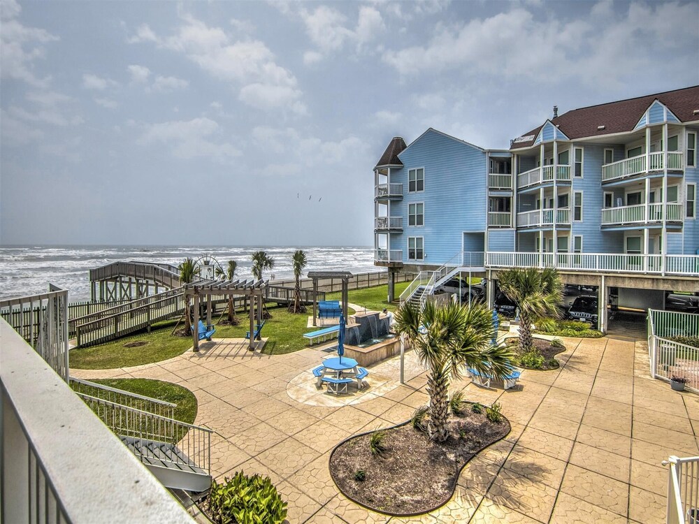 Seascape 2110 2 Bedroom Condo by RedAwning