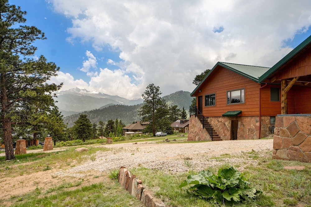 Frontier Mountain Retreat - Monthly Long-term Vacation Rental 30 Days Minimum -- Estes Park 1 Bedroom Apts by RedAwning - Property Image 31