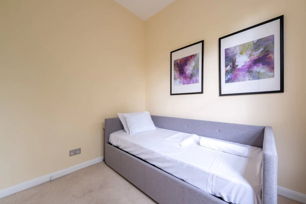 Lovely 2 Bedroom Apartment With Great Transport Links
