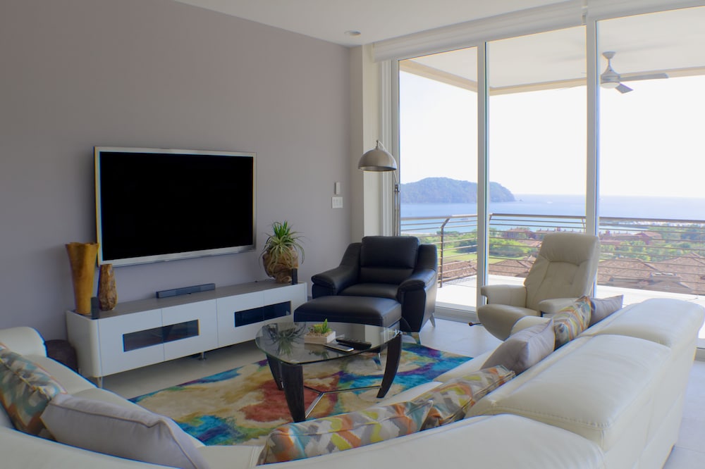 CR Luxury Los Sueños Condos