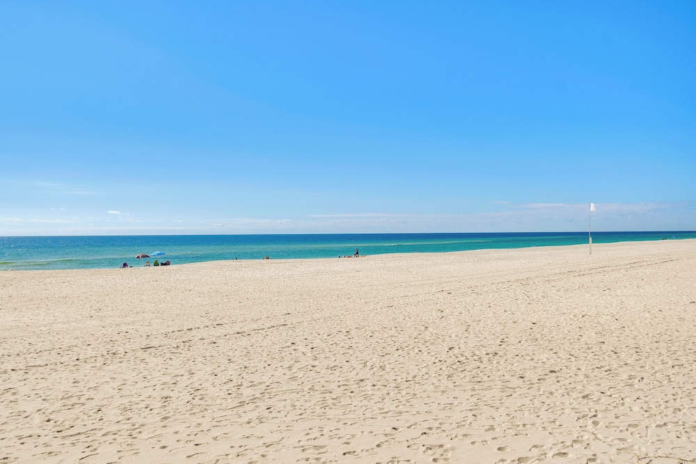 'seagulls Nest' Oceanfront Oasis w/ Pool Access!