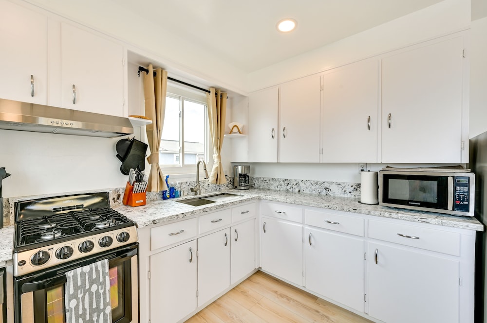 Sunny San Diego Home w/ Private Yard & Grill!