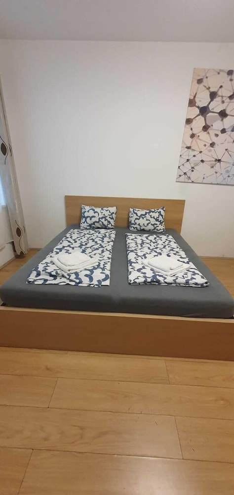 Affordable 2BR Stay 15 Min Enkplatz