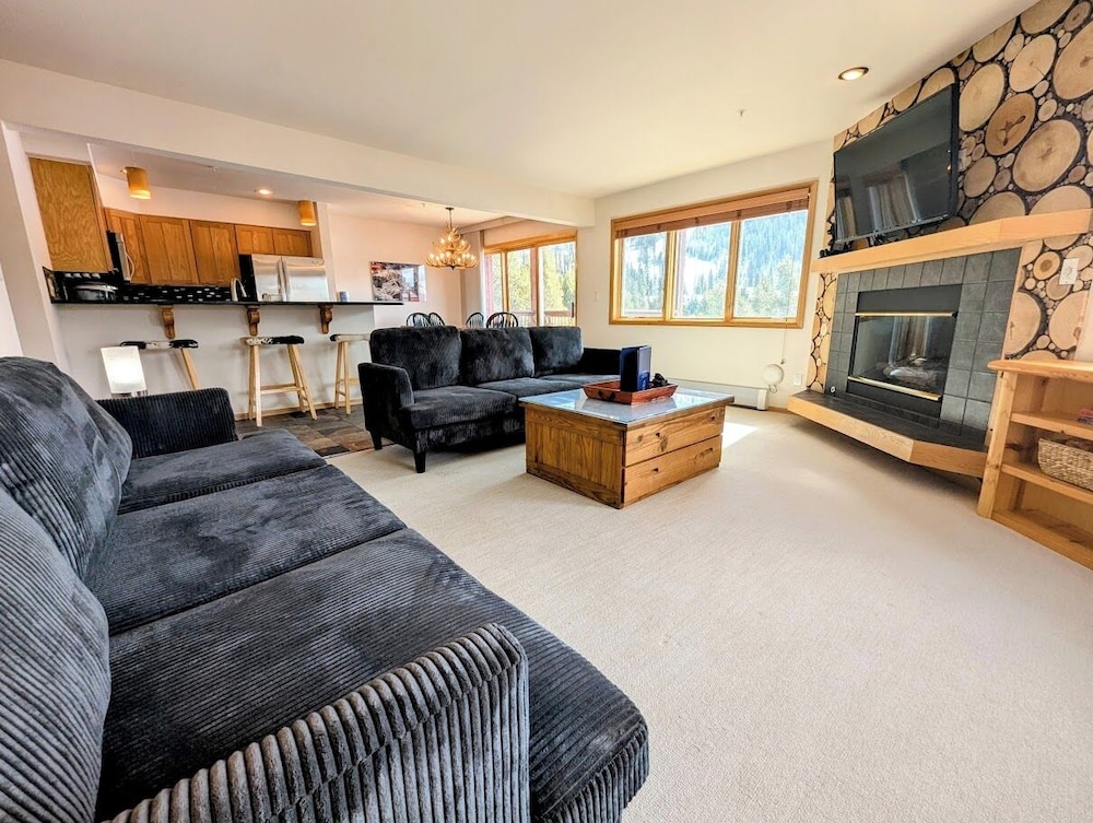 Cinnamon Ridge C114