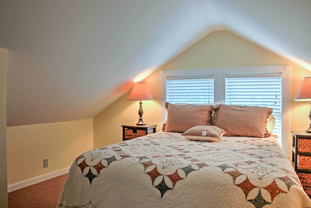 Secluded & Quiet Coastal Home: 1 Mile to Boat Ramp view 5