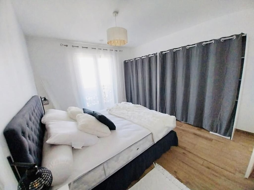 Luxury 2 bedrooms with Parking&Terrace view 2