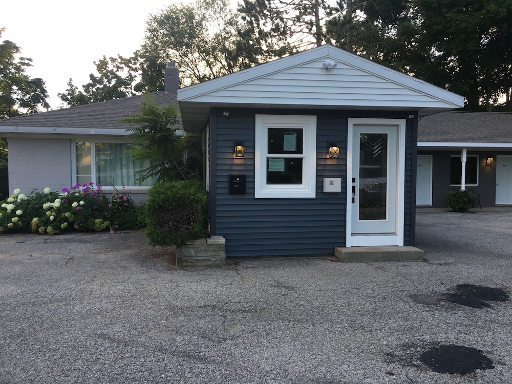 Lake Land Inn