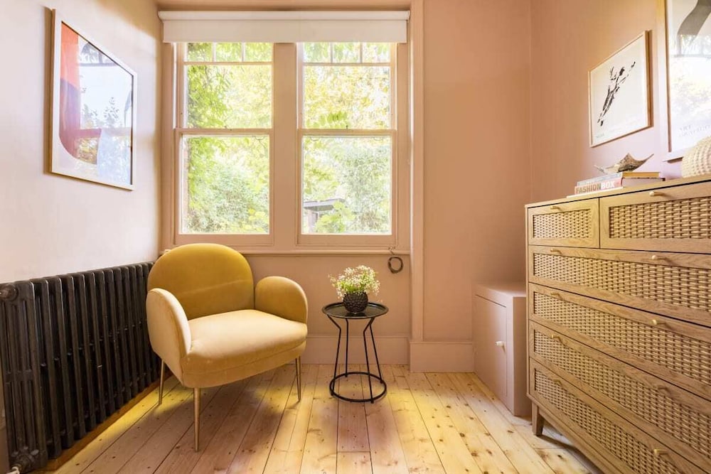 The Abinger Place - Inviting 2bdr House With Study Room & Garden