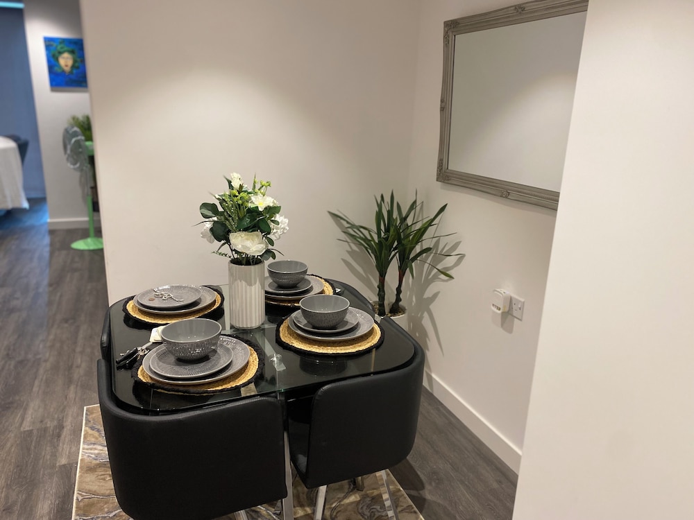 Charming 3-bed Apartment in London