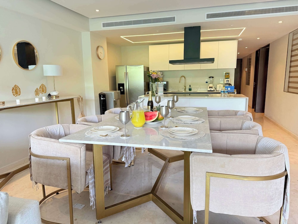 Bolongo: Your Exclusive Oceanfront Escape
