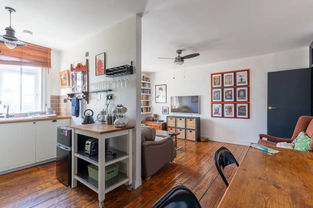 Trendy 2 Bedroom Apartment in the Heart of Brixton