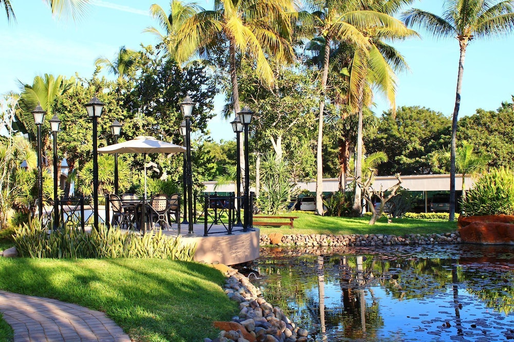 Costa Bonita Apartments