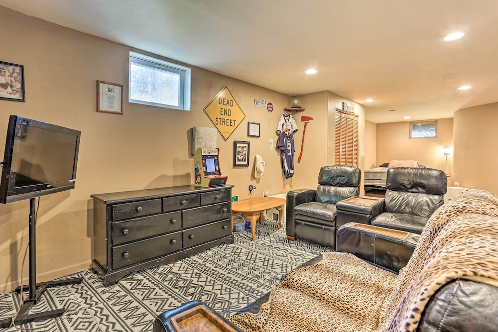 Pet-friendly Grand Pine Bush Retreat on 2 Acres! - Property Image 7