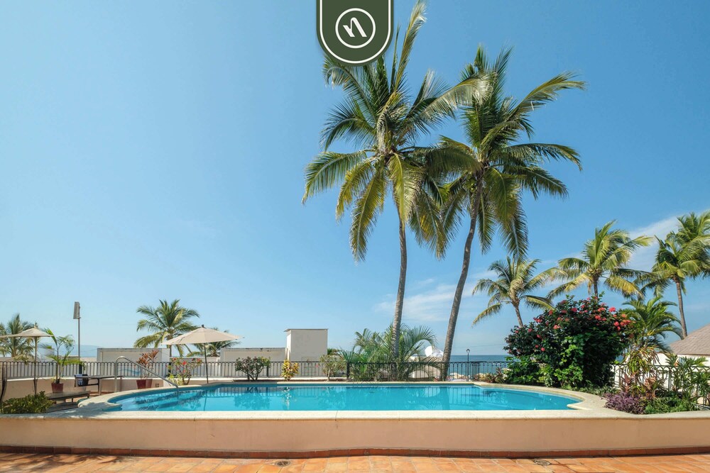 Amazing 2 BR Condo - Partial Oceanview - Pool