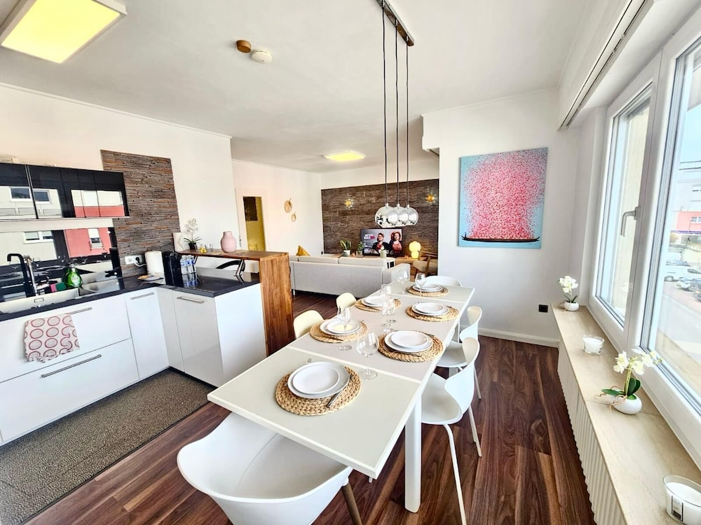 Charming 3 bedrooms with a cozy terrace