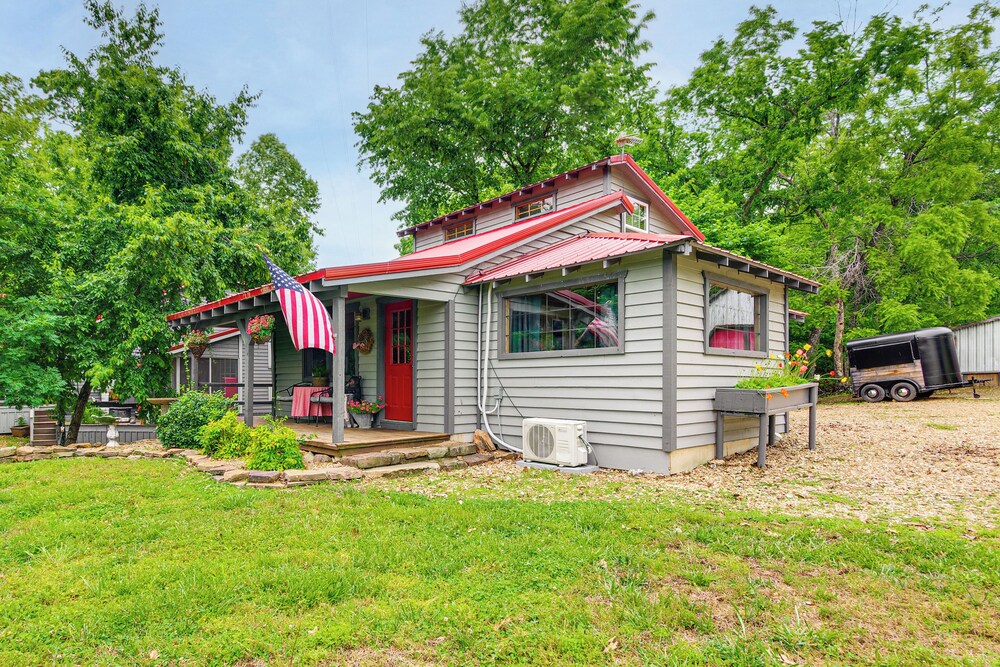Hike, Swim & Fish: Lakefront Cabin in Roach!
