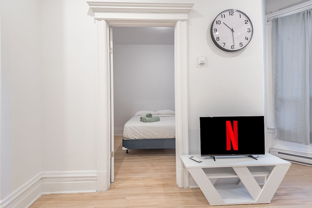 BRIGHT COZY 4Bed in the Heart of MileEnd - Image 1