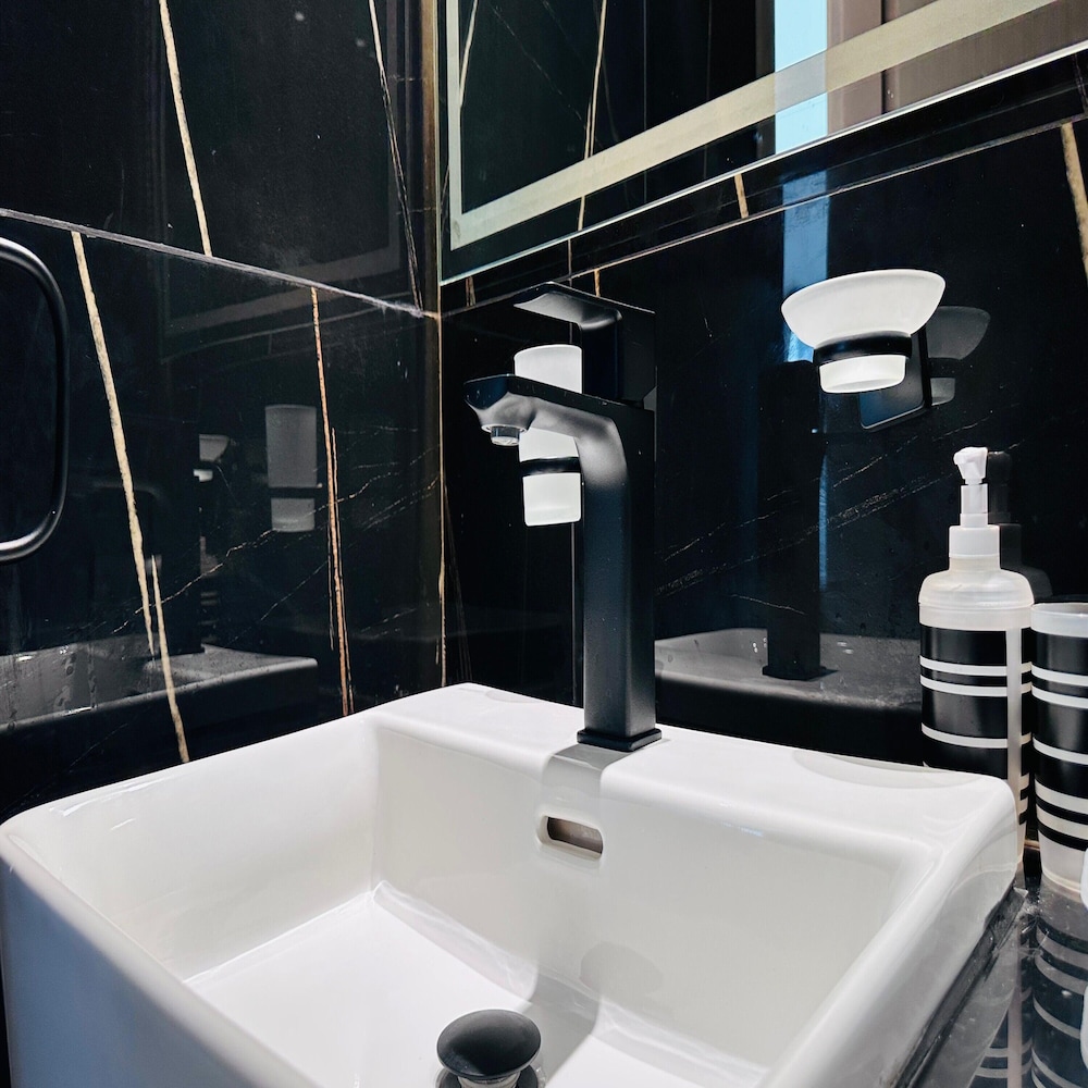 OYO HOME 1479 Premium 1-bed Apartment