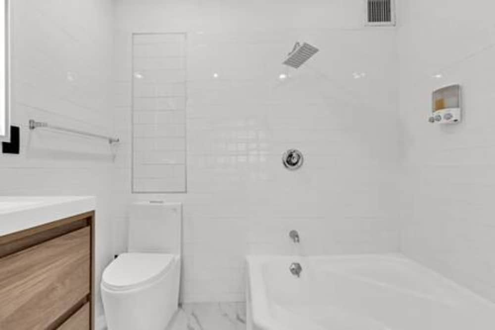 1720 Wa Kee 2A Luxurious 4BR 3BA Retreat in Coconut Grove w Pool