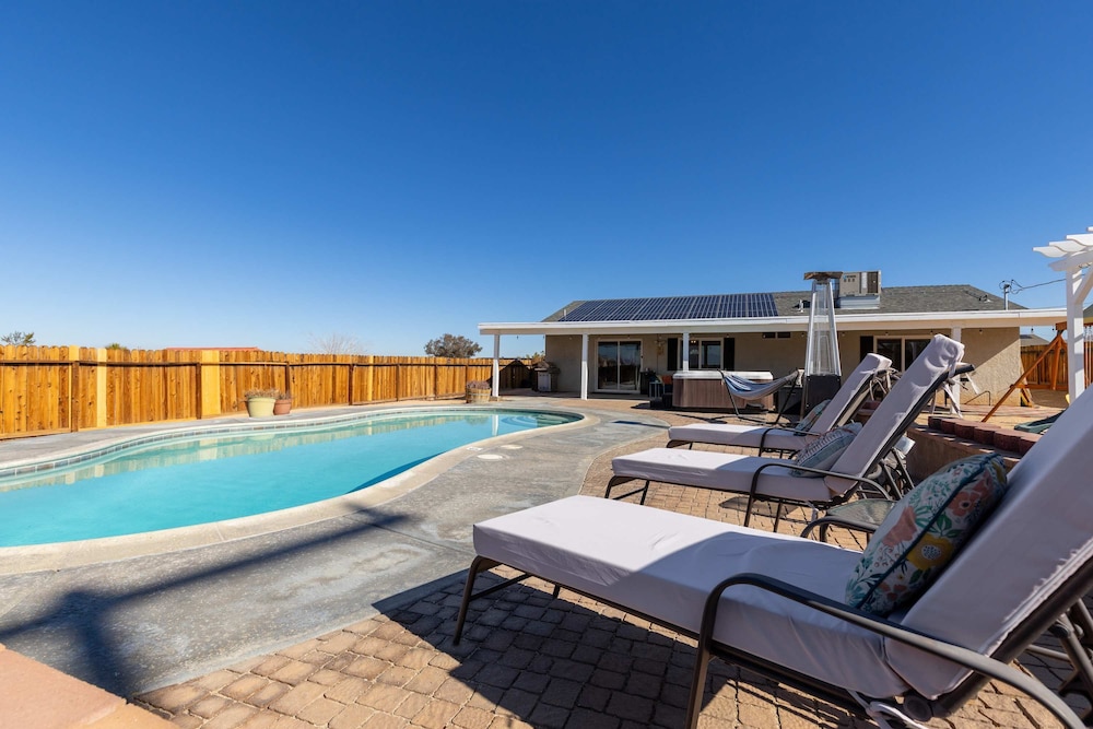 Desert Oasis Cozy Comfort Meets Outdoor Luxury