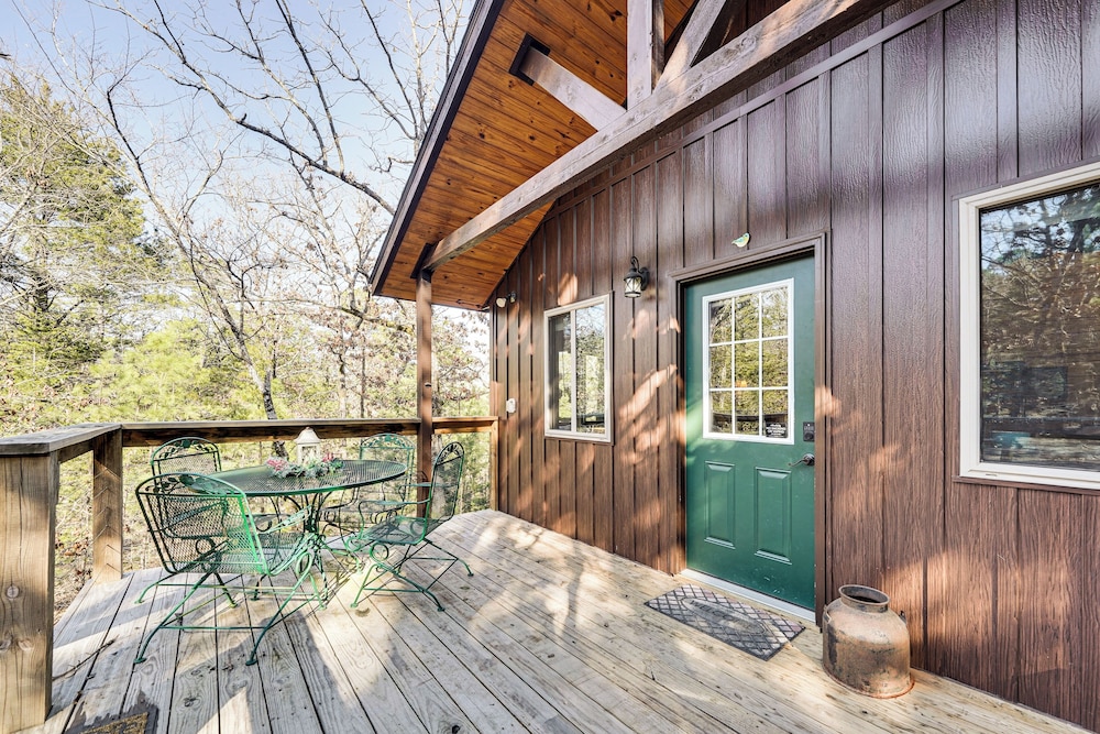 'bluebird Treehouse' Near Kiamichi Mtns w/ Hot Tub