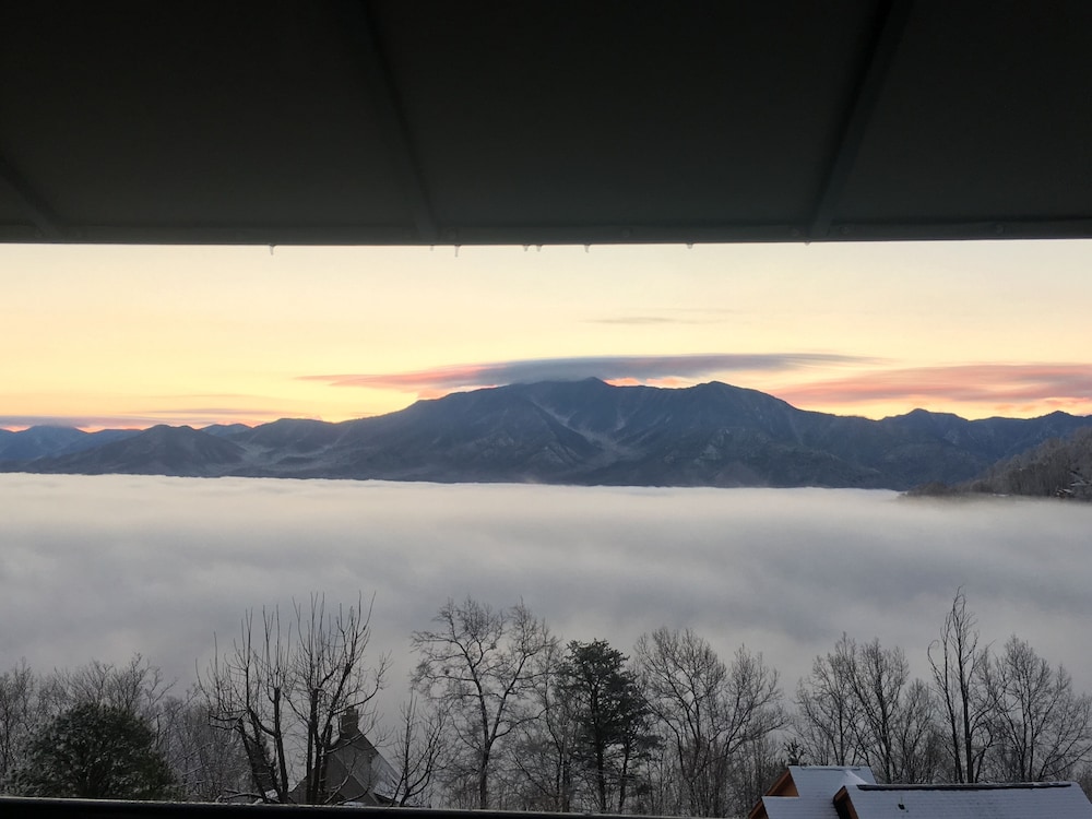 Smoky Top Summit 2 Bedroom Condo by RedAwning view 5