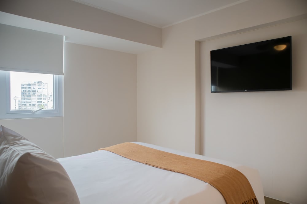 w Contemporary 2BR w Balcony in Barranco