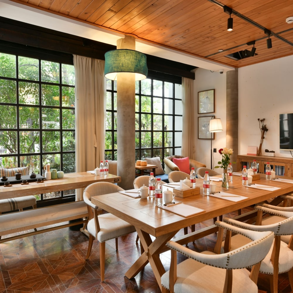 Blossom Hill Inn · Shantang view 5