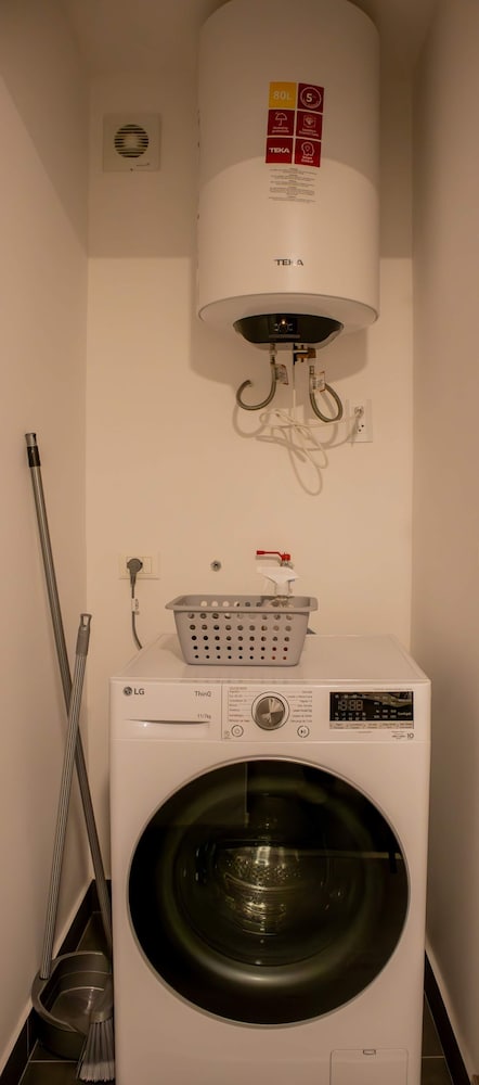 w Comfort 2BR w Private Balcony in San Isidro