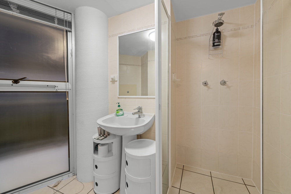 Stylish 3BR Oceanfront Stay by Mooloolaba Esp