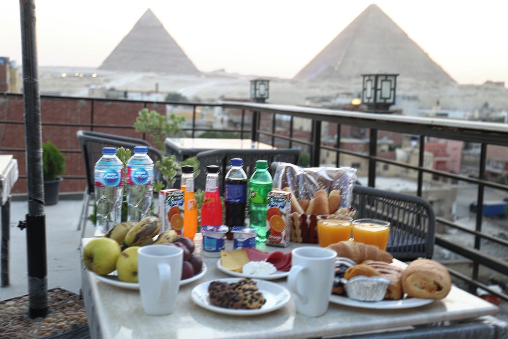 Amadeos pyramids inn