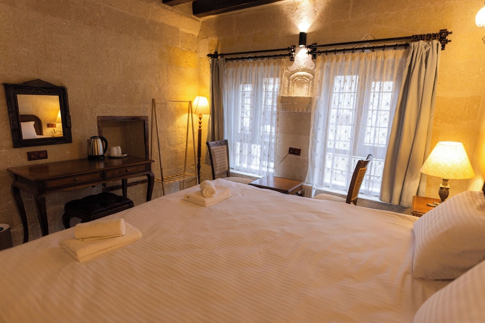 Memory Cave House