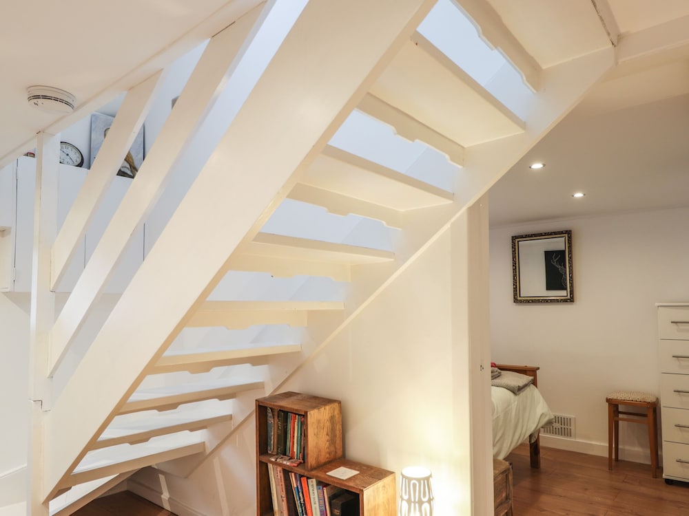 3 Dunrobin Street