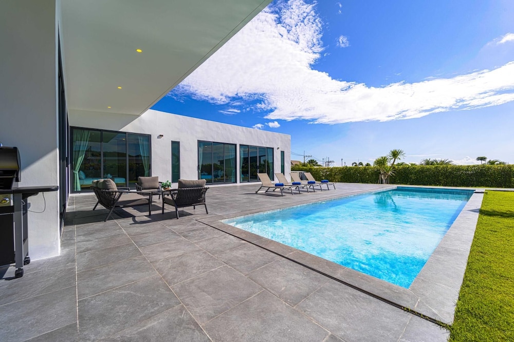 Luxury 5 Bedroom Pool Villa KH-C1