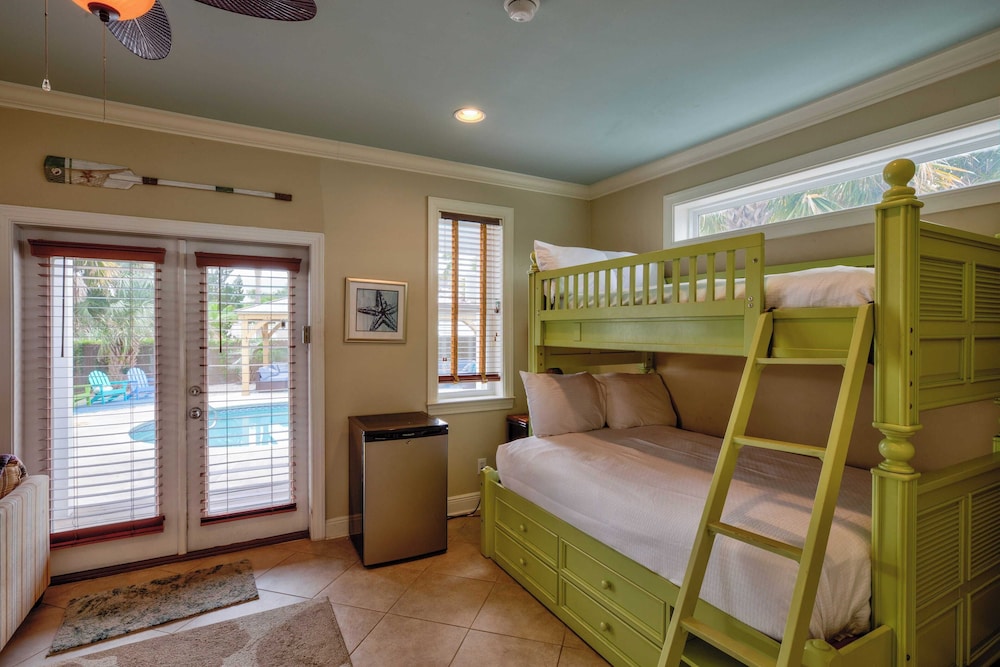 A Piece of Heaven by Avantstay Private Pool, Sleeps 14 Pet-friendly