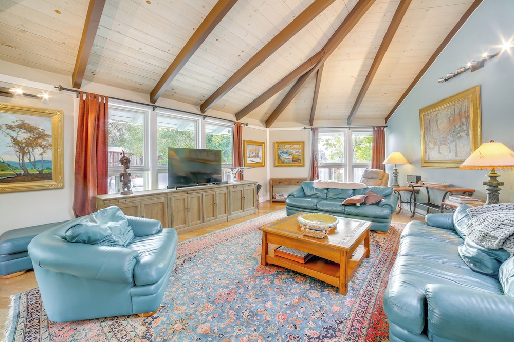 2 Mi to Ocean: Pet-friendly Abode in Aptos!