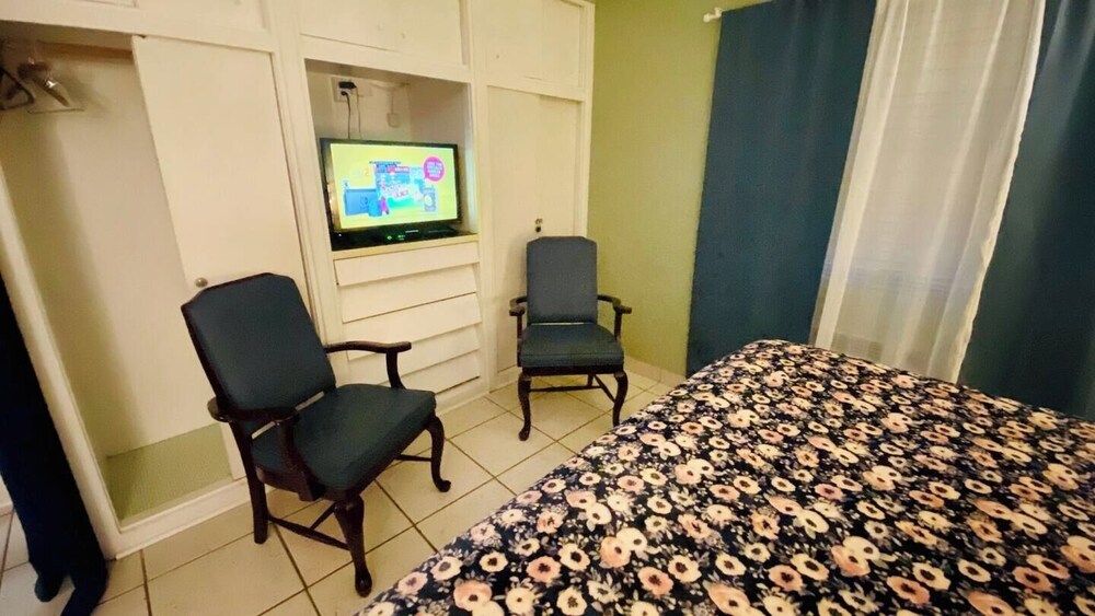 Cozy 2BR in Hollywood FL Pet Friendly