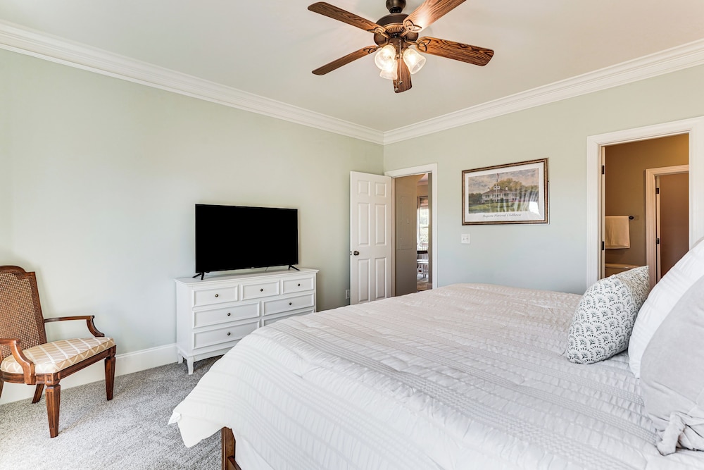 Summerville Historic Bungalow w/ Hot Tub