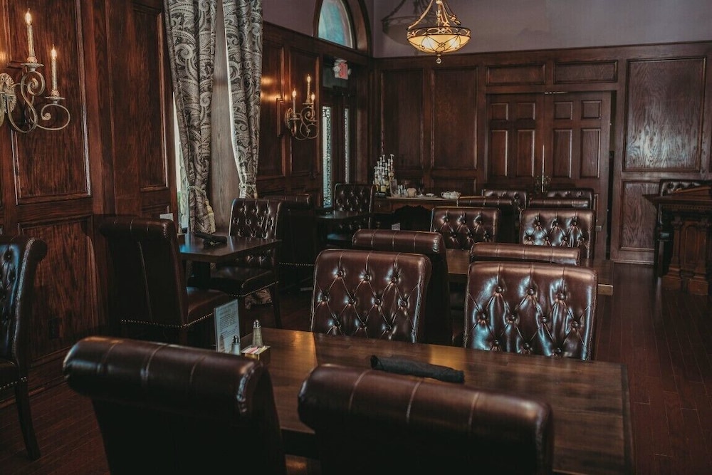 Historic Elgin Hotel