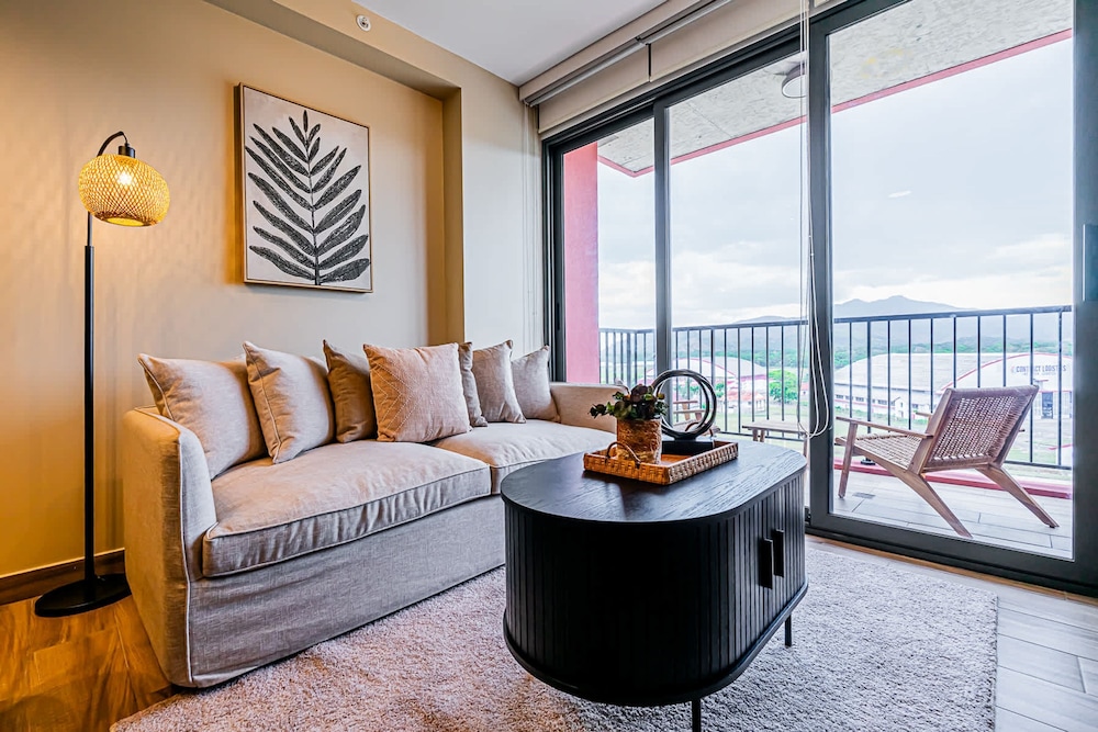 w Regal 1BR w Great Deco in Centriqo