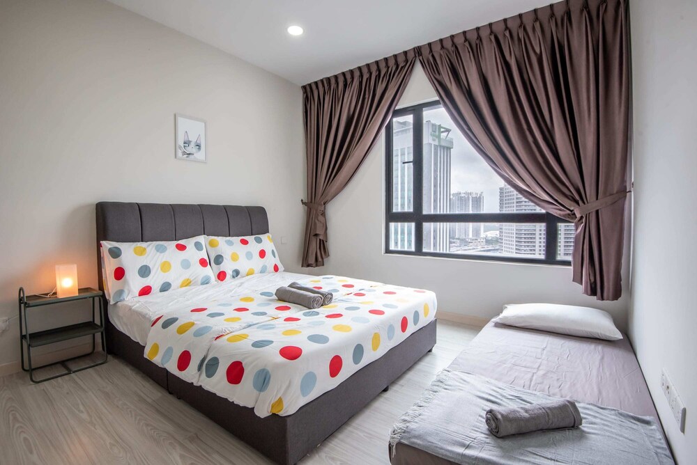 A Lovely & Comfy Suite at Suasana Suites JB 11