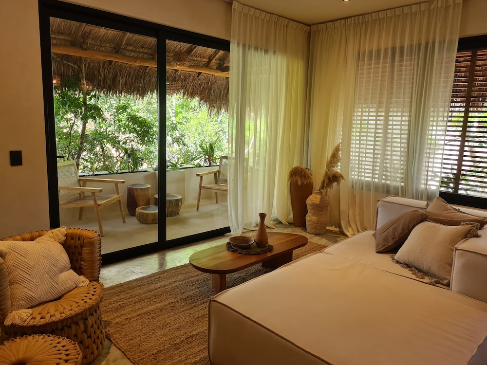 Private Pool and Jacuzzi Penthouse S6