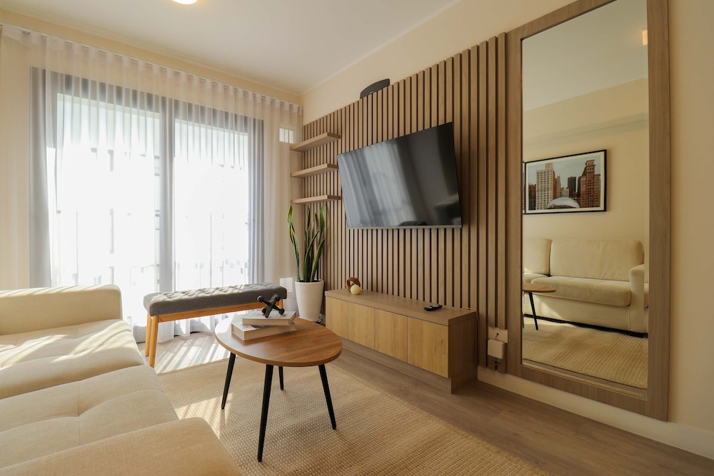 w Stylish 1BR w Balcony in Trendy Barranco